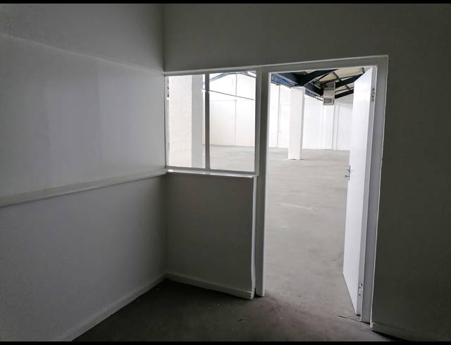 925M² WAREHOUSE TO LET IN PAROW INDUSTRIAL